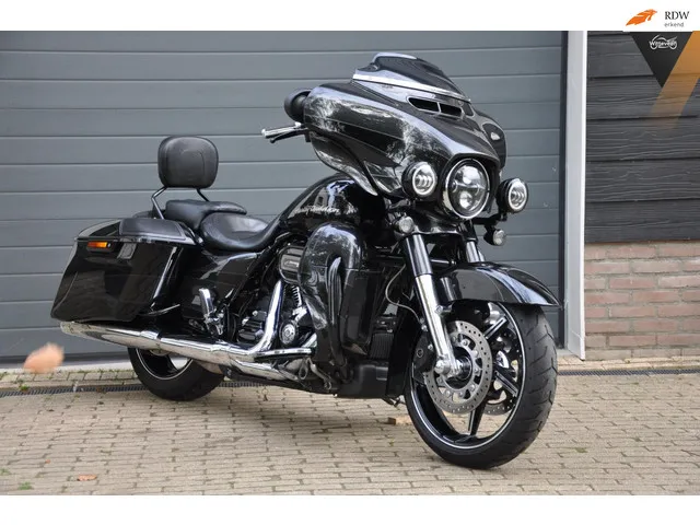harley-davidson-cvo-streetglide-flhxse-7627-1