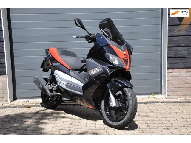 aprilia-sr-max-300-7259-1