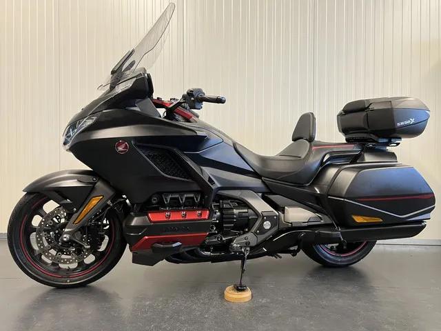 honda-gl1800-gold-wing-bagger-8124-1