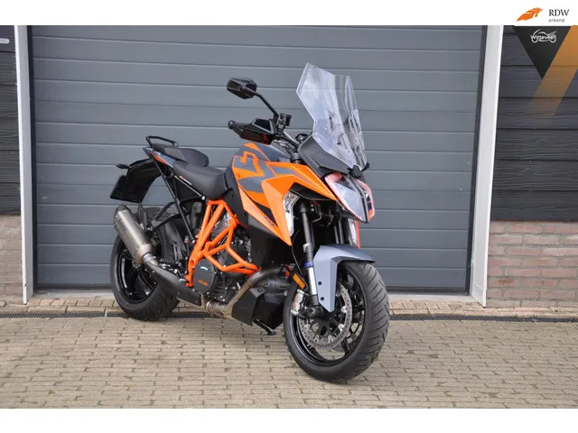 ktm-1290-super-duke-gt-8180-1