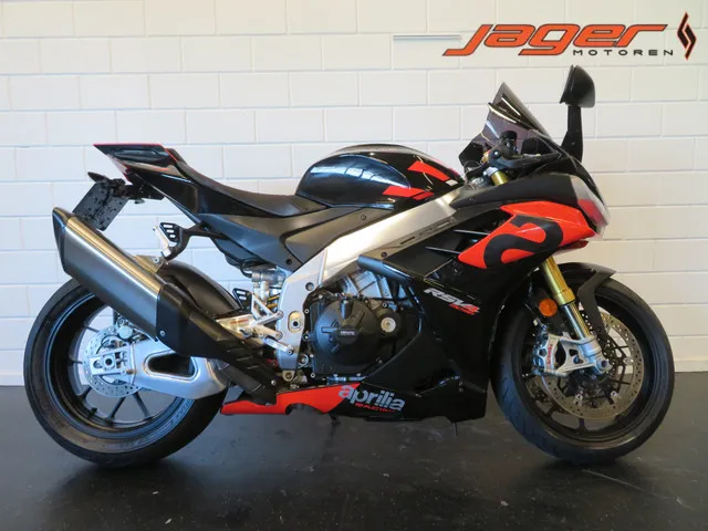 aprilia-rsv4-factory-aprc-7849-1