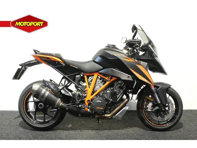 ktm-1290-super-duke-gt-8298-1