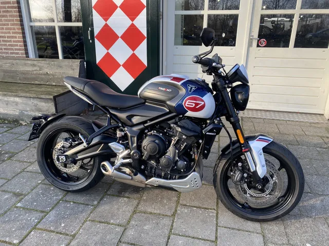 triumph-trident-660-triple-tribute-edition-8502-1