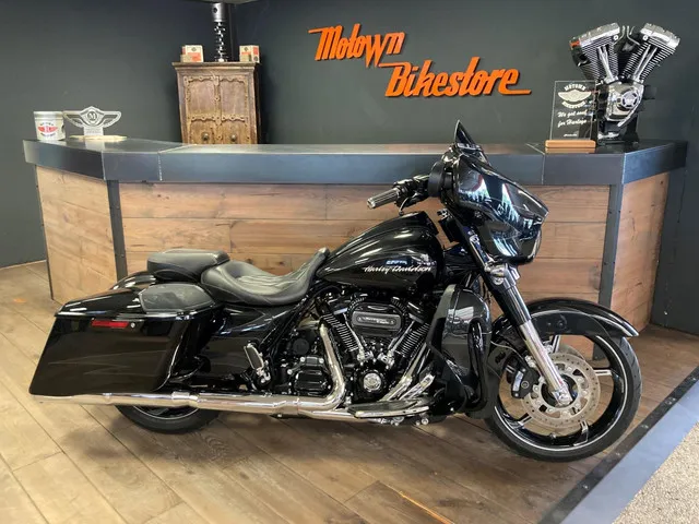 Harley-Davidson CVO Street Glide FLHXSE