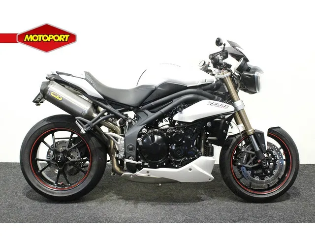 triumph-speed-triple-1050-8526-1