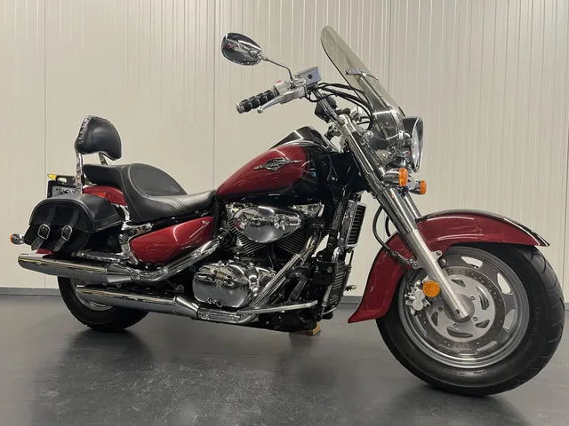 suzuki-intruder-c1500-8572-1